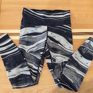 🎀lululemon athletica Woman Black and Gray Patterned Leggings